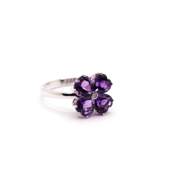 Amythyst Ring with diamond – 18k white gold
