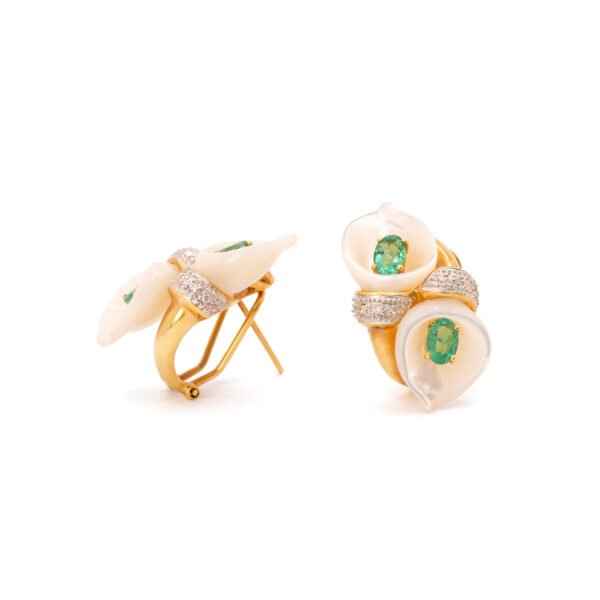 Mother Pearl Earring with Emerald and Diamond – 18k gold