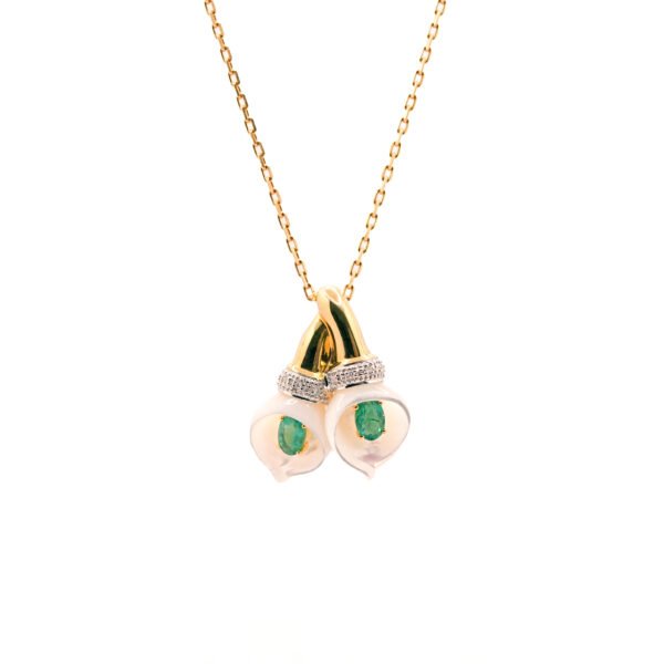 Mother Pearl Pendant with Emerald and Diamond – 18k gold