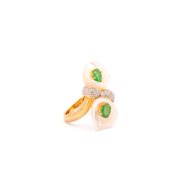 Mother Pearl Ring with Emerald and Diamond – 18k gold